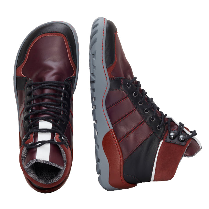 Wir präsentieren die MONTBLANQ Red Waterproof Sneaker von ZAQQ mit einer stilvollen Kombination aus kastanienbraunen, schwarzen und weißen Einsätzen. Diese High-Top-Sneaker sind mit grauen ZAQQ TERRA-Sohlen und schwarzen Schnürsenkeln ausgestattet und bieten ein modernes Design, das sich perfekt für Freizeitausflüge oder abenteuerliche Erkundungen eignet.